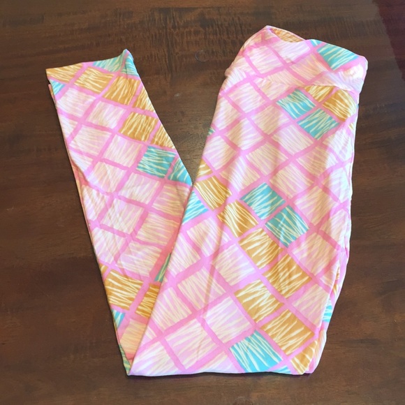 LuLaRoe Pants - OS NWOT LuLaRoe Leggings